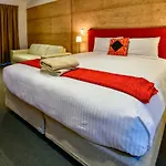 Crossroads Ecomotel