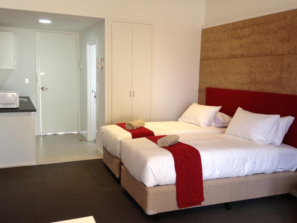 Crossroads Ecomotel